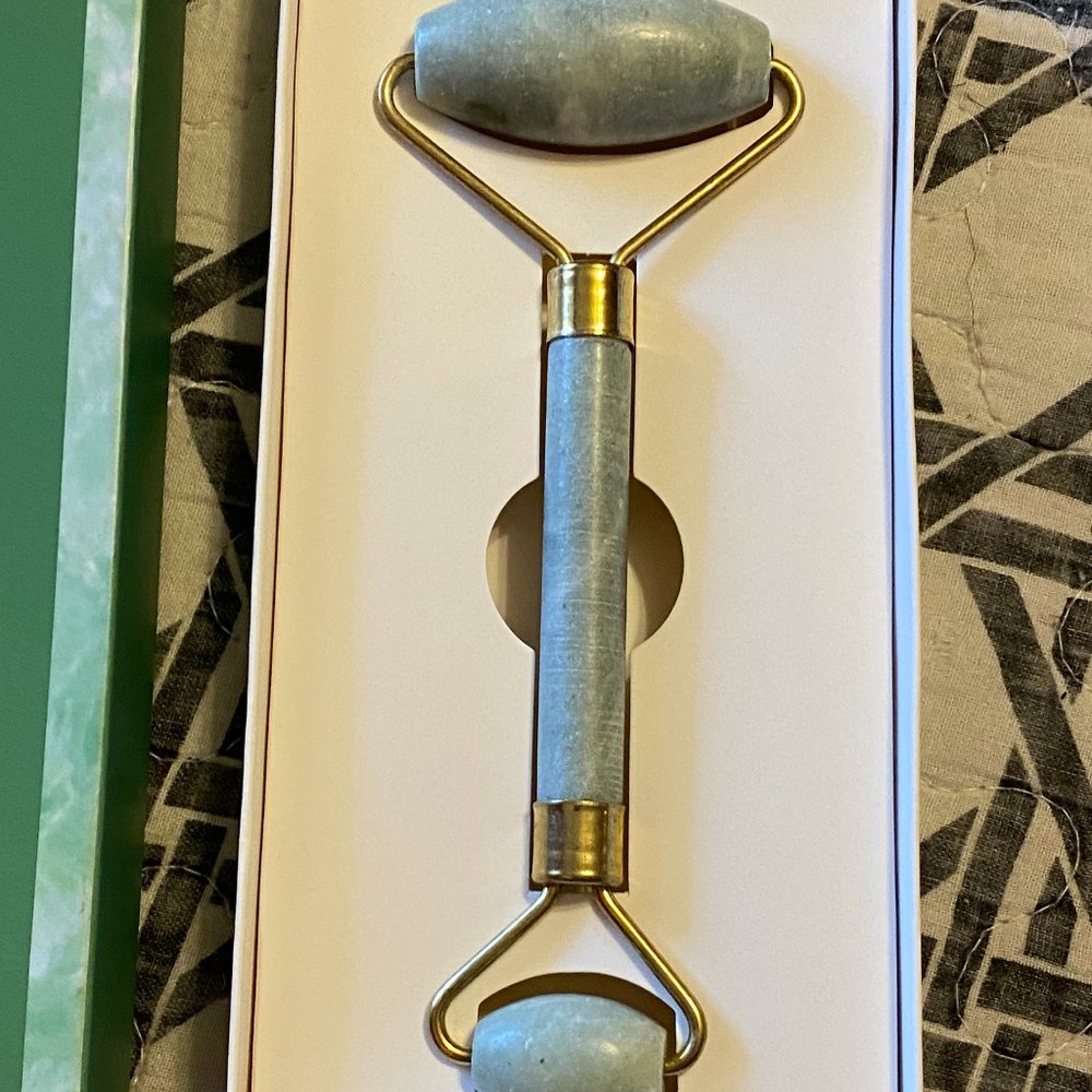 Sherrie Matthews Acupuncture Jade Roller